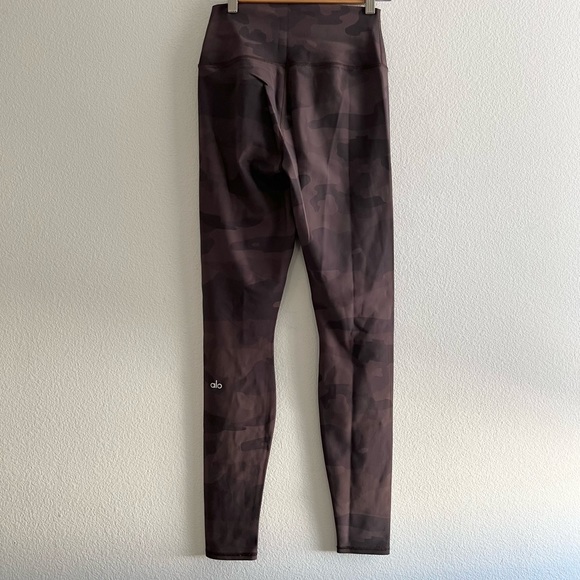Alo Yoga High Waist Brown Camo Vapor Leggings Cocoa - Picture 5 of 12